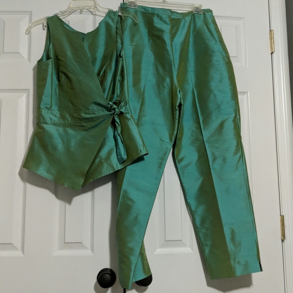Fabulous pant suit!!